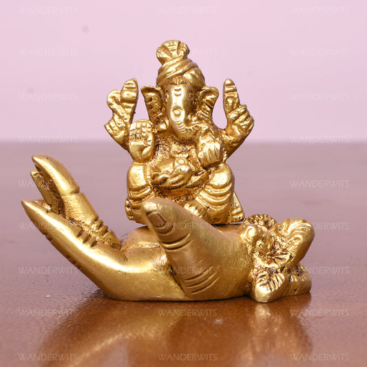 Pagri Ganesh Sitting On Hand (3 X 2.5 In)