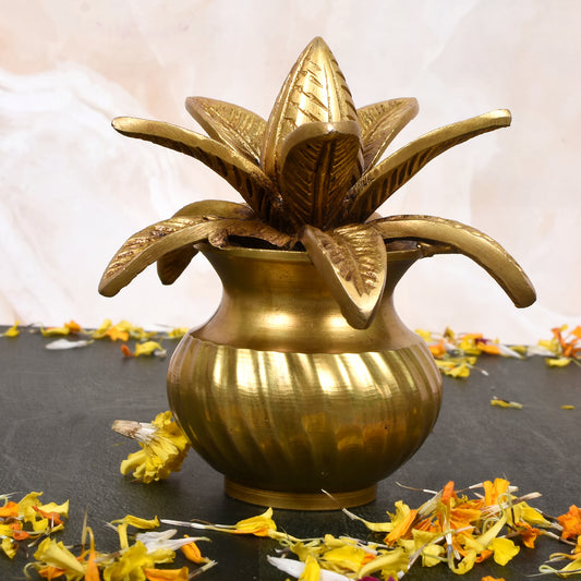 Kalash With Leaf & Coconut (5.5 In)